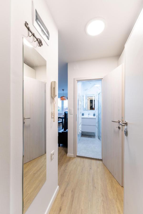 Elegant Tour As Studio Gilly With Open Views And A Balcony In The Center Λιουμπλιάνα Εξωτερικό φωτογραφία