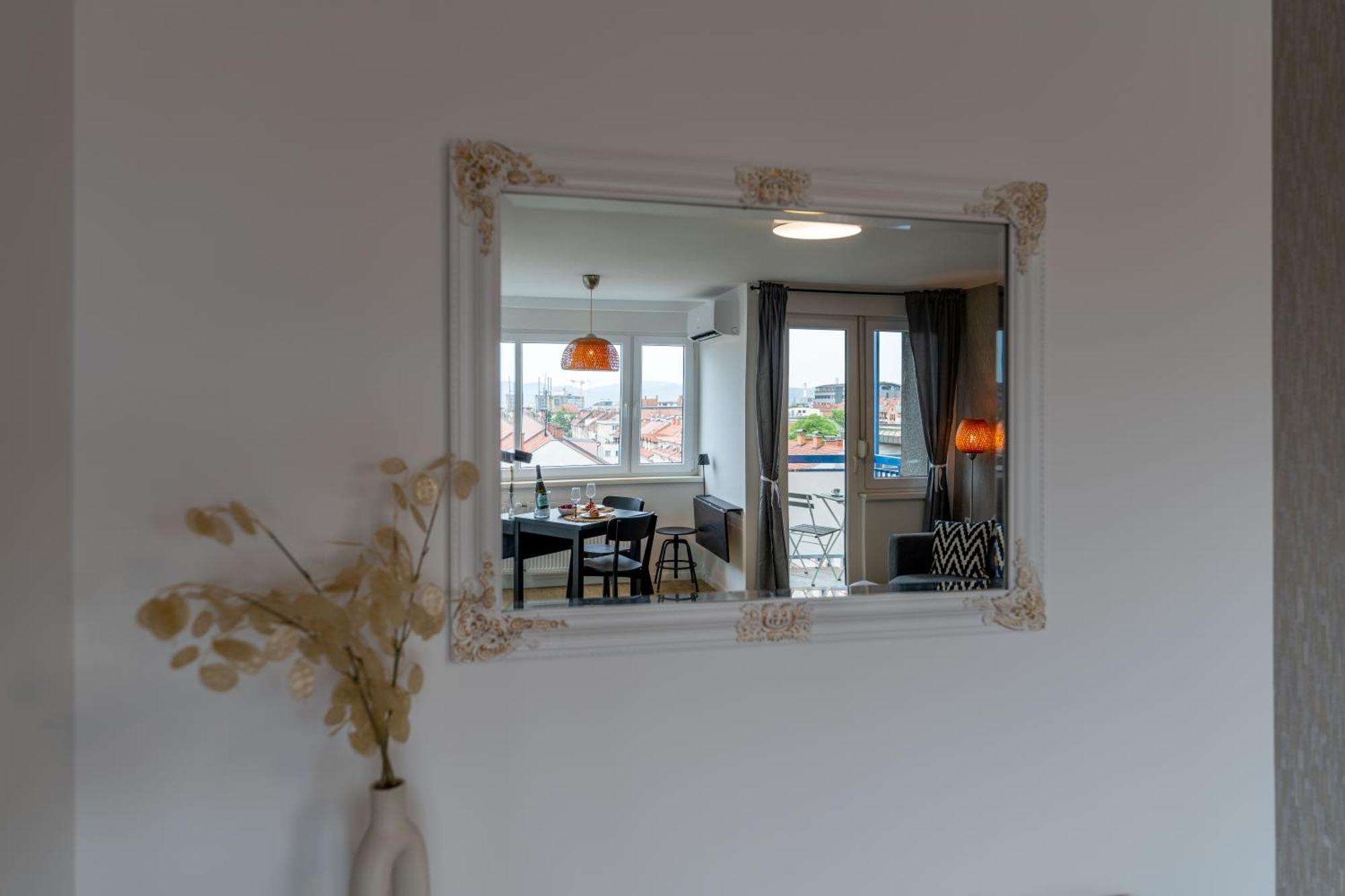 Elegant Tour As Studio Gilly With Open Views And A Balcony In The Center Λιουμπλιάνα Εξωτερικό φωτογραφία